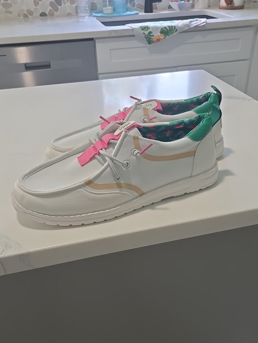 White Casual Sneakers with Pink Laces and Green Heel Accent